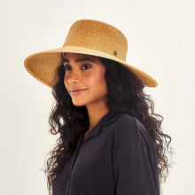 Lataa kuva gallerian katseluohjelmaan, Image 02: Uv Line Schlapphut Hat Santorini Imp Fem Wheat Upf50+
