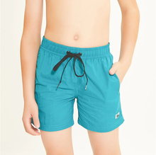 Lataa kuva gallerian katseluohjelmaan, Gallery: Uv Line Jungen-Badehose Short Aqua Lucca Petroleo Upf50+
