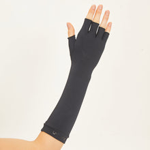 Lataa kuva gallerian katseluohjelmaan, Model Back: Uv Line Handschuhe Long Gloves Uni Black Upf50+
