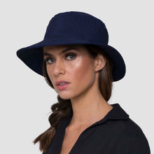 Lataa kuva gallerian katseluohjelmaan, Model Front: Uv Line Eimerhut Hat California Nac Fem Navy Blue Upf50+
