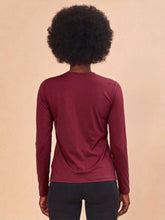 Lataa kuva gallerian katseluohjelmaan, Model Back: Uv Line Rashguard Longsleeve Uvpro Vermelho Quimado Upf50+
