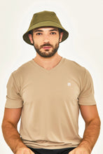 Lataa kuva gallerian katseluohjelmaan, Model Front: Uv Line Eimerhut Hat Toronto Colors Masc Military Green Upf50+
