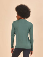 Lataa kuva gallerian katseluohjelmaan, Model Back: Uv Line Rashguard Longsleeve Fem New Fit Textura Verde Jade Upf50+
