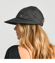 Lataa kuva gallerian katseluohjelmaan, Model Back: Uv Line Mützen Visor Nice Fem Black Upf50+

