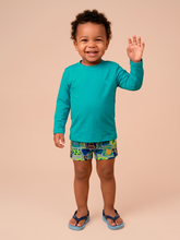 Lataa kuva gallerian katseluohjelmaan, Model Front: Uv Line Rashguard Longsleeve Baby Green Sea Upf50+

