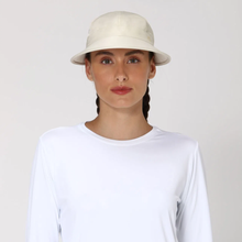 Lataa kuva gallerian katseluohjelmaan, Model Front: Uv Line Mützen Visor Nice Fem Sand Upf50+
