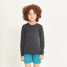 Lataa kuva gallerian katseluohjelmaan, Model Front: Uv Line Rashguard Longsleeve Uvpro Kids Preto Upf50+
