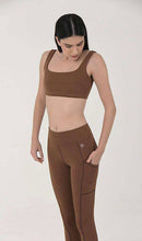 Lataa kuva gallerian katseluohjelmaan, Product Front: Uv Line Fitness-Shorts Legging Fit Aspen Brown Upf50+
