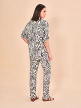 Lataa kuva gallerian katseluohjelmaan, Model Back: Uv Line Hemdblusenkleid Shirt Copa Fauna Upf50+
