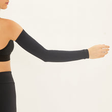 Lataa kuva gallerian katseluohjelmaan, Model Back: Uv Line Handschuhe Long Sleeve Uni Black Upf50+
