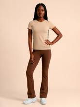 Lataa kuva gallerian katseluohjelmaan, Model Front: Uv Line Rashguard T-Shirt Fem New Fit Fem Sand Upf50+
