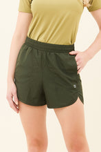 Lataa kuva gallerian katseluohjelmaan, Gallery: Uv Line Fitness-Shorts Short Race Verde Militar Upf50+
