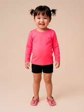 Lataa kuva gallerian katseluohjelmaan, Model Front: Uv Line Rashguard Longsleeve Baby Pink Fluor Upf50+
