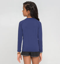 Lataa kuva gallerian katseluohjelmaan, Model Back: Uv Line Rashguard Longsleeve Uvpro Kids Navy Blue Upf50+
