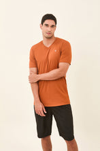 Lataa kuva gallerian katseluohjelmaan, Gallery: Uv Line T-Shirts Für Herren T-Shirt Sport Fit Caramelo Upf50+
