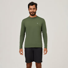 Lataa kuva gallerian katseluohjelmaan, Model Front: Uv Line Rashguard Longsleeve Uvpro Green Militar Upf50+
