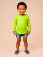 Lataa kuva gallerian katseluohjelmaan, Model Front: Uv Line Rashguard Longsleeve Baby Yellow Fluor Upf50+
