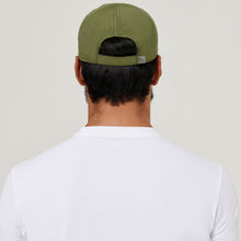 Lataa kuva gallerian katseluohjelmaan, Model Back: Uv Line Mützen Cap Uv Pro Masc Green Militar Upf50+
