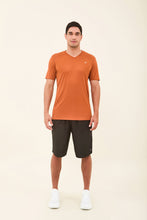 Lataa kuva gallerian katseluohjelmaan, Model Front: Uv Line T-Shirts Für Herren T-Shirt Sport Fit Caramelo Upf50+
