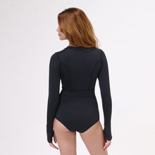 Lataa kuva gallerian katseluohjelmaan, Model Back: Uv Line Badeanzug Swimsuit Macae Color V22 Ml Fem Black Upf50+
