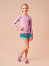 Lataa kuva gallerian katseluohjelmaan, Model Front: Uv Line Rashguard Longsleeve Uvpro Kids Rose Upf50+

