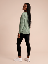 Lataa kuva gallerian katseluohjelmaan, Model Back: Uv Line Rashguard Longsleeve Fem New Fit Mix Grey Upf50+
