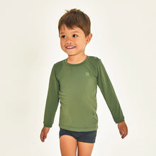 Lataa kuva gallerian katseluohjelmaan, Model Front: Uv Line Rashguard Longsleeve Baby Green Militar Upf50+
