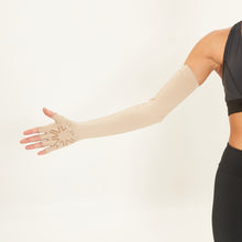 Lataa kuva gallerian katseluohjelmaan, Extra Long Glove Chocolate UPF50+
