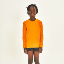 Lataa kuva gallerian katseluohjelmaan, Model Front: Uv Line Rashguard Longsleeve Uprpo Inf Amarelo Queimado Upf50+
