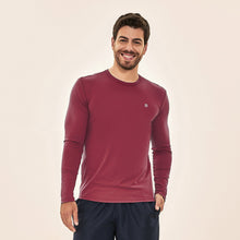 Lataa kuva gallerian katseluohjelmaan, Model Front: Uv Line Rashguard Longsleeve Uvpro Masc Vermelho Queimado Upf50+
