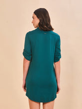 Lataa kuva gallerian katseluohjelmaan, Model Back: Uv Line Hemdblusenkleid Shirtdress Copenhagen Petroleo Upf50+

