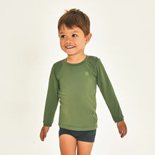 Lataa kuva gallerian katseluohjelmaan, Model Front: Uv Line Rashguard Longsleeve Baby Verde Militar Upf50+
