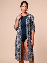 Lataa kuva gallerian katseluohjelmaan, Gallery: Uv Line Hemdblusenkleid Midi Chemise Tie Dye Blue Upf50+

