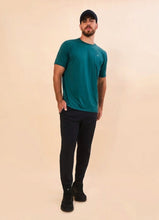 Lataa kuva gallerian katseluohjelmaan, Model Front: Uv Line T-Shirts Für Herren T-Shirt New Fit Masc Petroleo Upf50+
