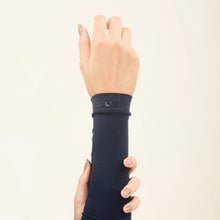 Lataa kuva gallerian katseluohjelmaan, Sun-Protection Sleeve Navy UPF50+
