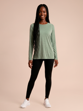 Lataa kuva gallerian katseluohjelmaan, Model Front: Uv Line Rashguard Longsleeve Fem New Fit Mix Grey Upf50+
