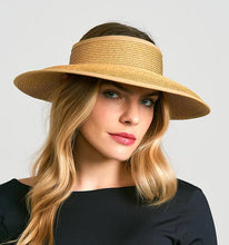 Lataa kuva gallerian katseluohjelmaan, Model Front: Uv Line Visor Visor Siena Imp Fem Wheat Upf50+

