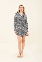 Lataa kuva gallerian katseluohjelmaan, Model Front: Uv Line Hemdblusenkleid Shirtdress Dalia Marinho Upf50+
