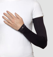 Lataa kuva gallerian katseluohjelmaan, Model Front: Uv Line Handschuhe Long Sleeve Uni Black Upf50+
