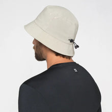 Lataa kuva gallerian katseluohjelmaan, Model Back: Uv Line Eimerhut Hat Toronto Colors Masc Sand Upf50+
