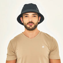 Lataa kuva gallerian katseluohjelmaan, Model Front: Uv Line Eimerhut Hat Toronto Colors Masc Black Upf50+
