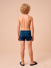 Lataa kuva gallerian katseluohjelmaan, Model Back: Uv Line Jungen-Badehose Swim Trunks Kids Pirates Fun Upf50+
