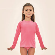Lataa kuva gallerian katseluohjelmaan, Model Front: Uv Line Rashguard Acqua Qr Code Chiclete Fluor Upf50+

