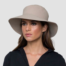 Lataa kuva gallerian katseluohjelmaan, Model Front: Uv Line Eimerhut Hat California Nac Fem Sand Upf50+
