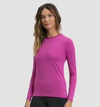 Lataa kuva gallerian katseluohjelmaan, Model Front: Uv Line Rashguard Longsleeve Uvpro Fem Pink Upf50+
