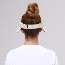 Lataa kuva gallerian katseluohjelmaan, Model Back: Uv Line Visor Visor Bali Fem Sand Black Upf50+
