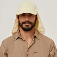 Lataa kuva gallerian katseluohjelmaan, Model Front: Uv Line Legionärshut Neck Cap Africa 2021 Masc Sand Upf50+

