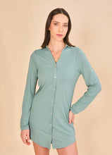 Lataa kuva gallerian katseluohjelmaan, Model Front: Uv Line Hemdblusenkleid Shirtdress Copenhagen Water Green Upf50+
