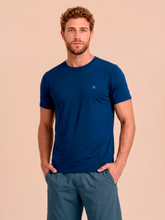 Lataa kuva gallerian katseluohjelmaan, Model Front: Uv Line T-Shirts Für Herren T-Shirt Uvpro Masc Cobalt Upf50+
