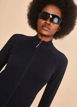 Lataa kuva gallerian katseluohjelmaan, Image 05: Uv Line Rashguard Jacket Fem New Fit Black Upf50+
